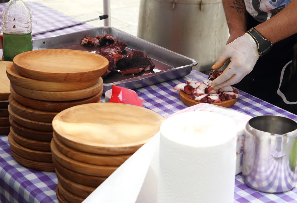 Pulpeira Galicia, platos de madera